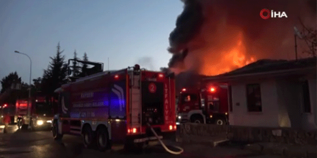 Kayseri'de büyük fabrika yangını: Ekipler alevleri söndürmek için çalışıyor