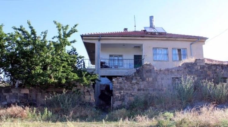 Kayseri'de çocukları bakkala yollayıp eşini öldürdü!