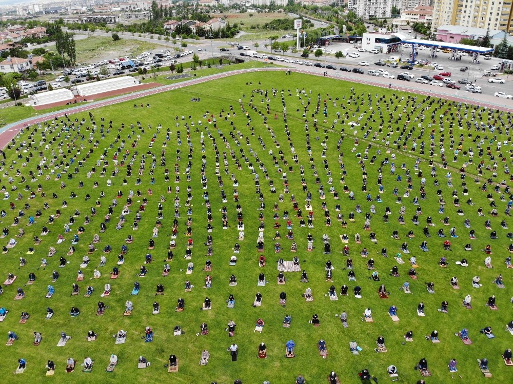 Kayseri’de Cuma namazı coşkusu 