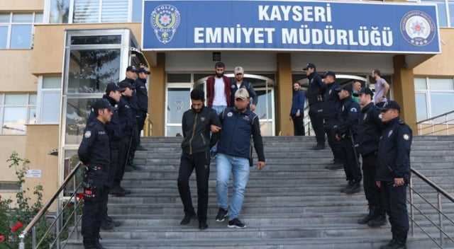 Kayseri'de DEAŞ'ın göç ve lojistik komitesi sorumlusunun kardeşleri yakalandı