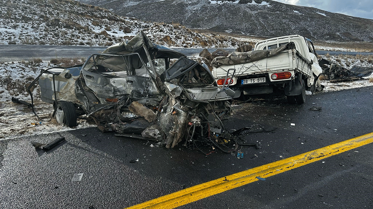 Kayseri'de feci kaza: 1 ölü, 1 yaralı