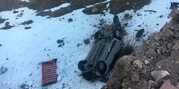 Kayseri'de hafif ticari araç 5 metreden düştü: Yaralılar var