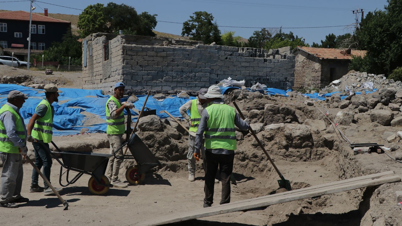 Kayseri’de heyecan verici keşif! Roma villasında yeni mozaikler bulundu