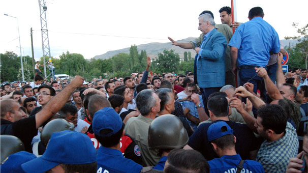 Kayseri’de iğrenç iddiayı duyan oraya koştu!  Vali sakinleştirdi…
