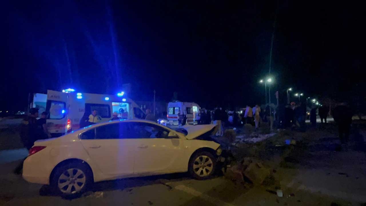 Kayseri'de iki otomobil çarpıştı! 4 kişi yaralandı