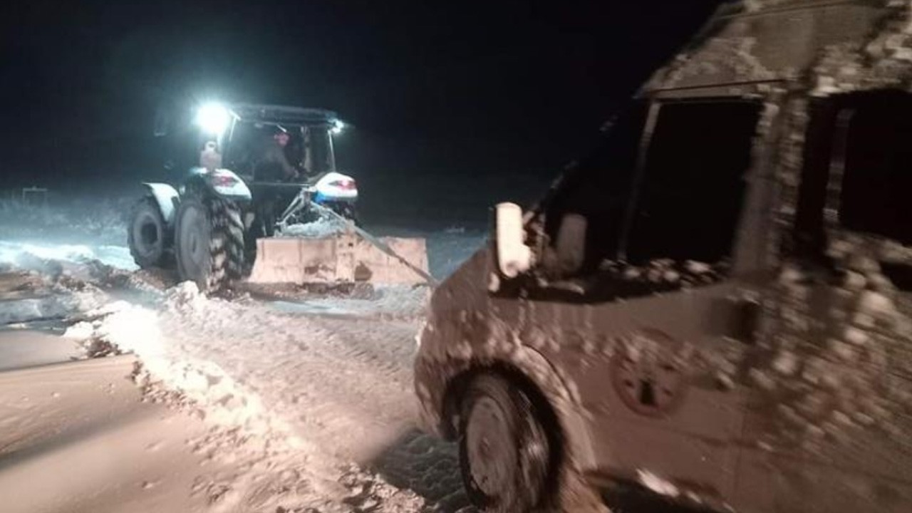 Kayseri'de kar geçit vermedi! Bin 200 kişi ekipler tarafından kurtarıldı