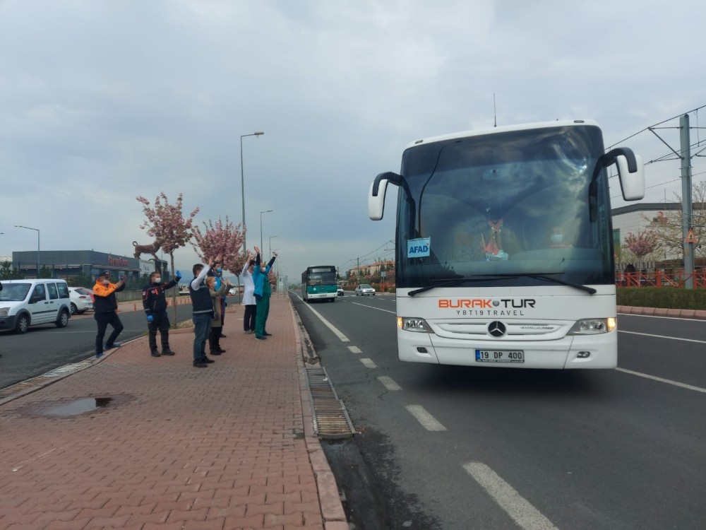 Kayseri’de karantina süreci biten 32 kişi tahliye edildi 