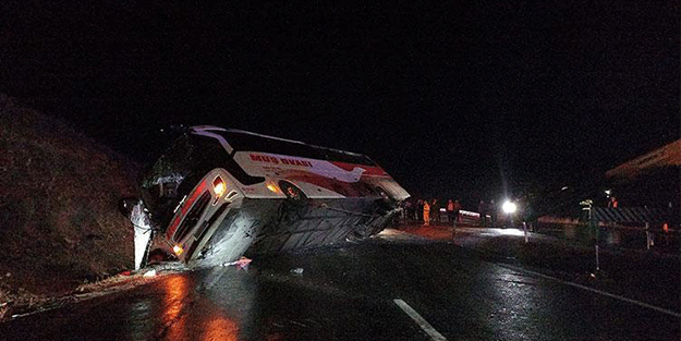 Kayseri'de korkunç kaza! Yolcu otobüsü devrildi: 38 yaralı