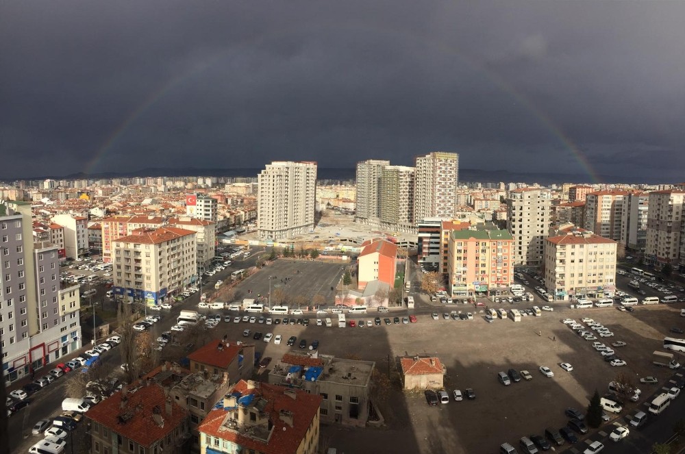 Kayseri’de ortaya çıkan gökkuşağı görsel şölen oluşturdu 