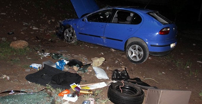 Kayseri'de otomobil bahçeye uçtu: 3 kişi yaralı