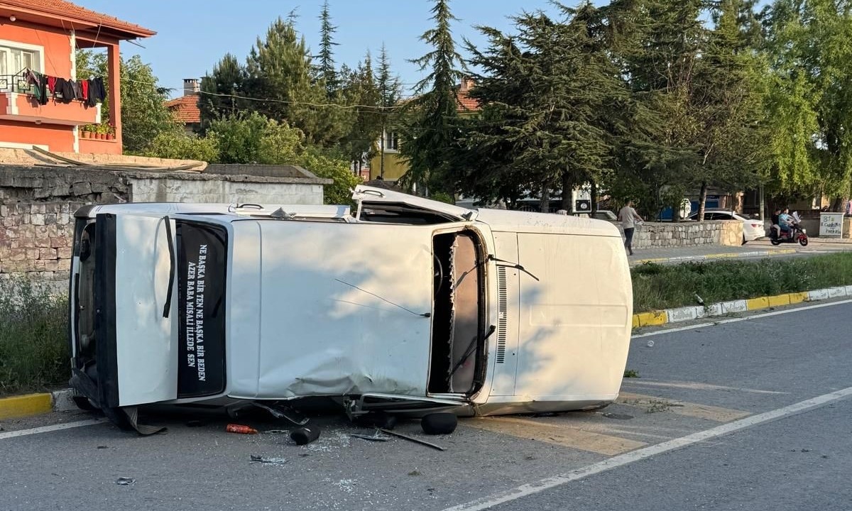 Kayseri’de otomobil devrildi