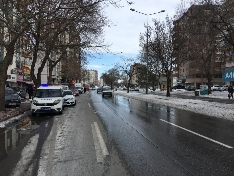Kayseri’de otomobil yayalara çarptı: 1 ölü, 2 yaralı 