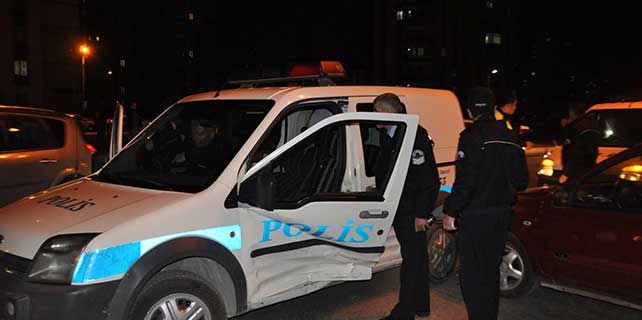 Polis aracı kaza yaptı: 1 yaralı