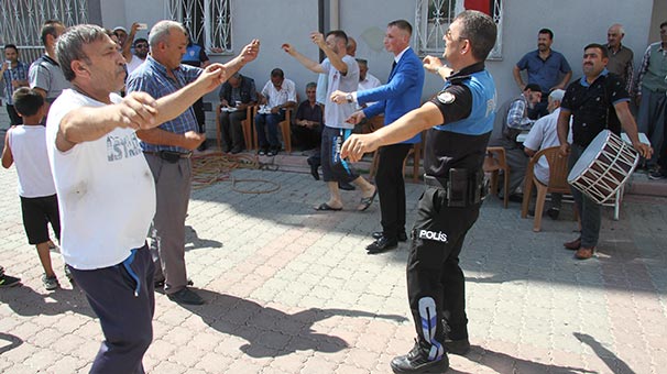Kayseri'de polis önce uyardı sonra oynadı