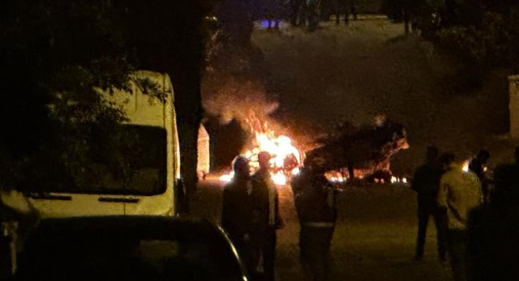 Kayseri'de provokasyon! Evlere, iş yerlerine saldırıldı, polisler yaralandı