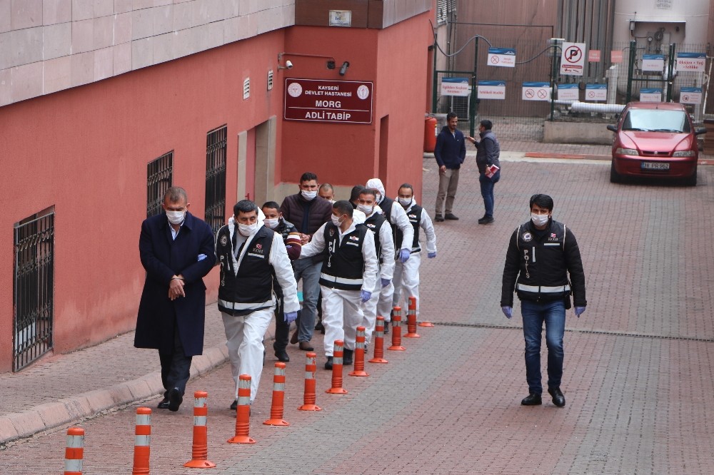 Kayseri’de silahlı suç örgütüne operasyonda gözaltına alınan 8 kişi adliyeye sevk edildi 
