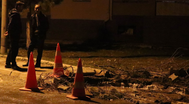 Kayseri'de su borusu patladı, 13 yaşındaki çocuk çukura gömüldü
