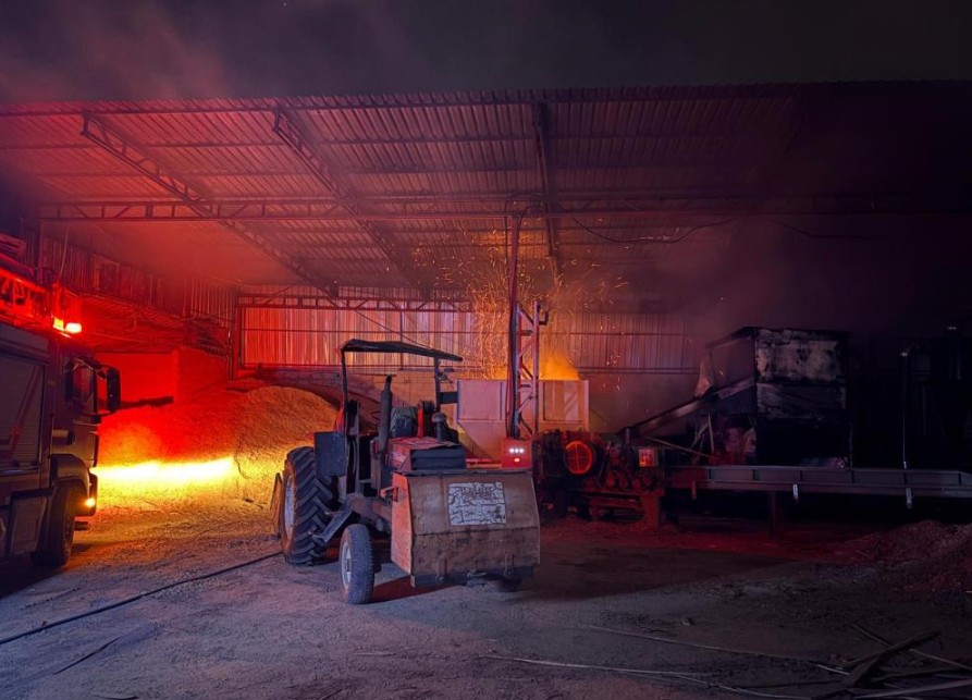 Kayseri’de kereste fabrikasında yangın paniği! Ekipler faciayı önledi