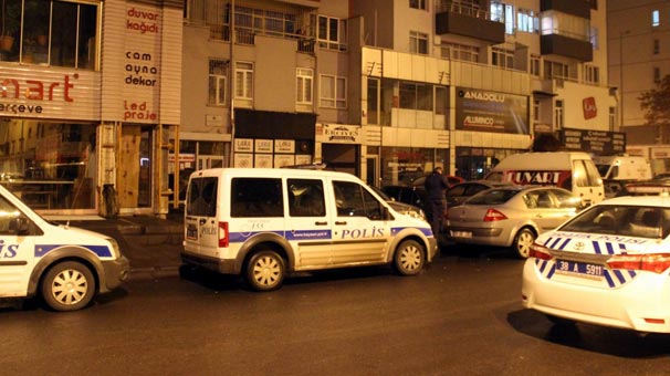 Kayseri'de tartıştığı babasını boğazını keserek öldürdü