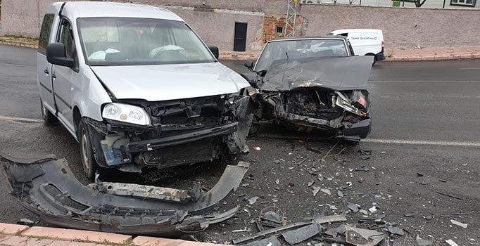 Kayseri'de trafik kazası 2 yaralı