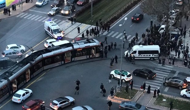 Kayseri’de tramvay öğrenci servisine çarptı: 6 yaralı