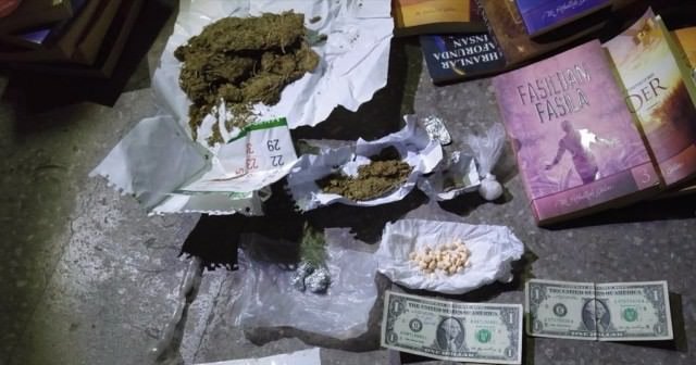 Kayseri'de uyuşturucu yakalanan araçta kitaplar çıktı