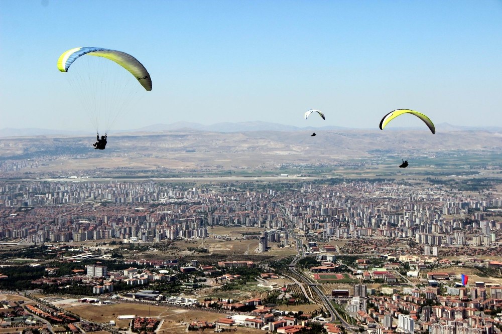 Kayseri’de yamaç paraşütü şöleni 