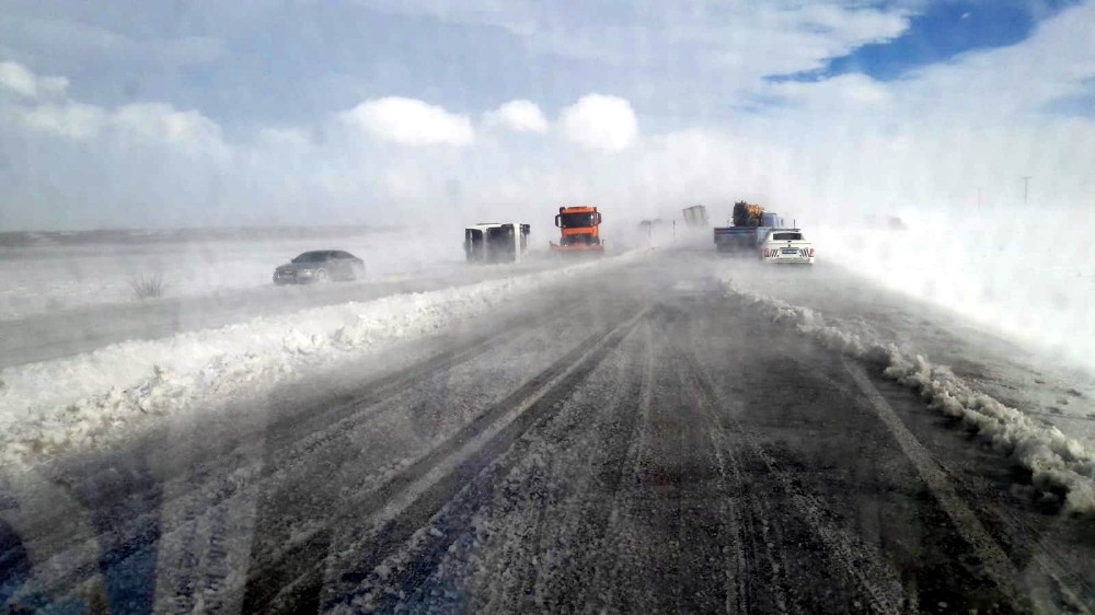 Kayseri’de yolcu otobüsü devrildi: 14 yaralı 