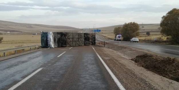 Kayseri'de yolcu otobüsü devrildi! Çok sayıda yaralı var