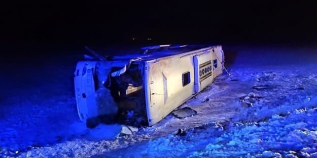 Kayseri'de yolcu otobüsü devrildi! 23 kişi yaralandı