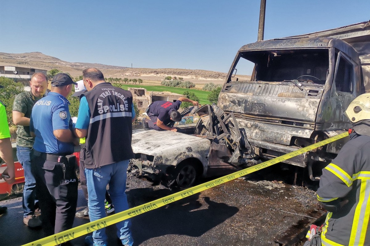 Kayseri'deki feci kaza: Yanarak can verdiler!