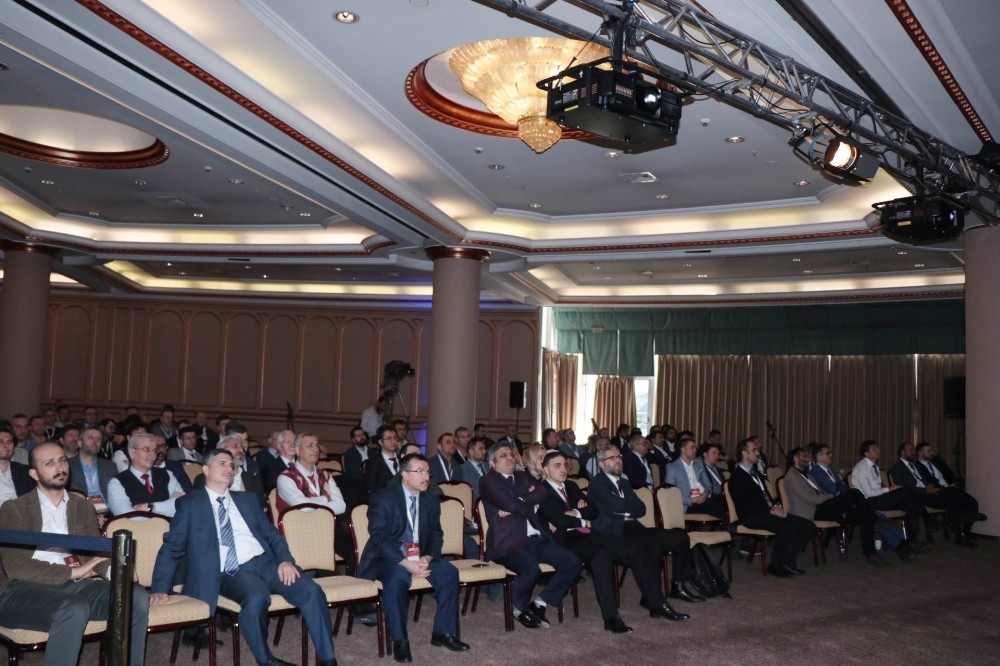 Kayseri’deki kongrede canlı yayında hastalara müdahale edildi 