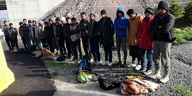 Kayseri'deki yol uygulamasında düzensiz göçmenler yakalandı