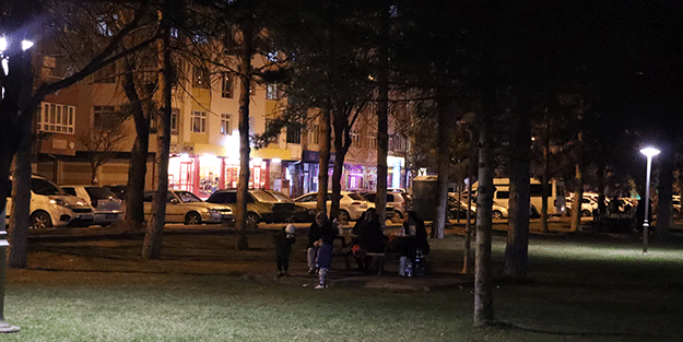 Kayserililer geceyi sokakta geçiriyor!