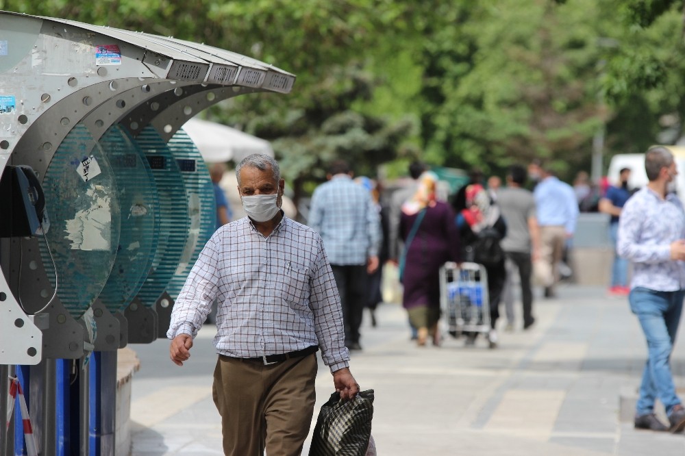 Kayserililer maskesiz dışarı çıkmıyor 