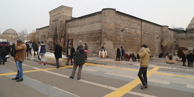 Kayseri'nin tarihi yapılarından: Hunat Hatun Külliyesi