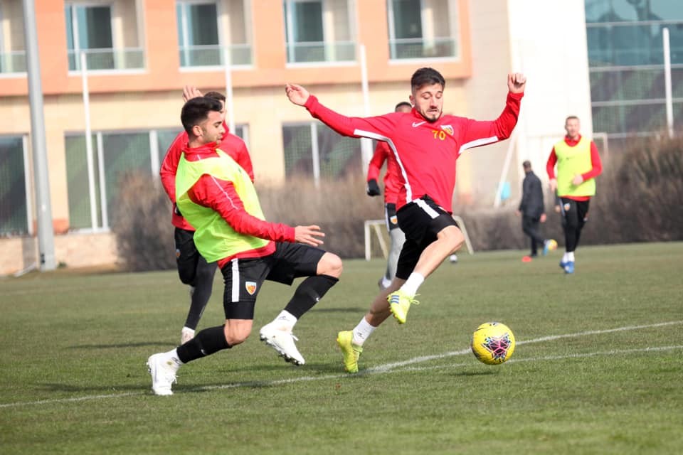 Kayserispor 7 oyuncuyu profesyonel yaptı 