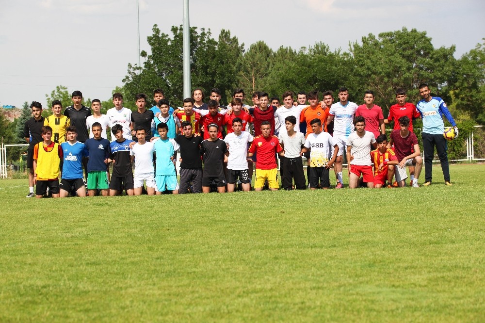 Kayserispor alt yapı seçmeleri devam ediyor 