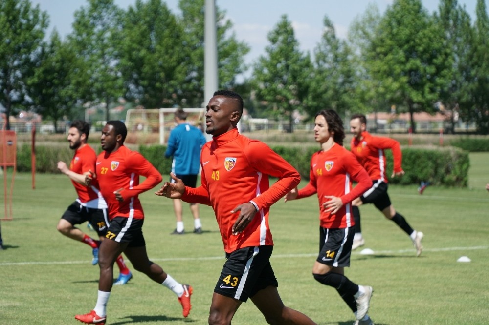 Kayserispor bugün Covid-19 testinden geçecek 