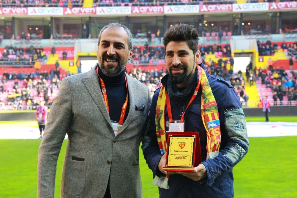 Kayserispor, Cangele’ye plaket verdi 