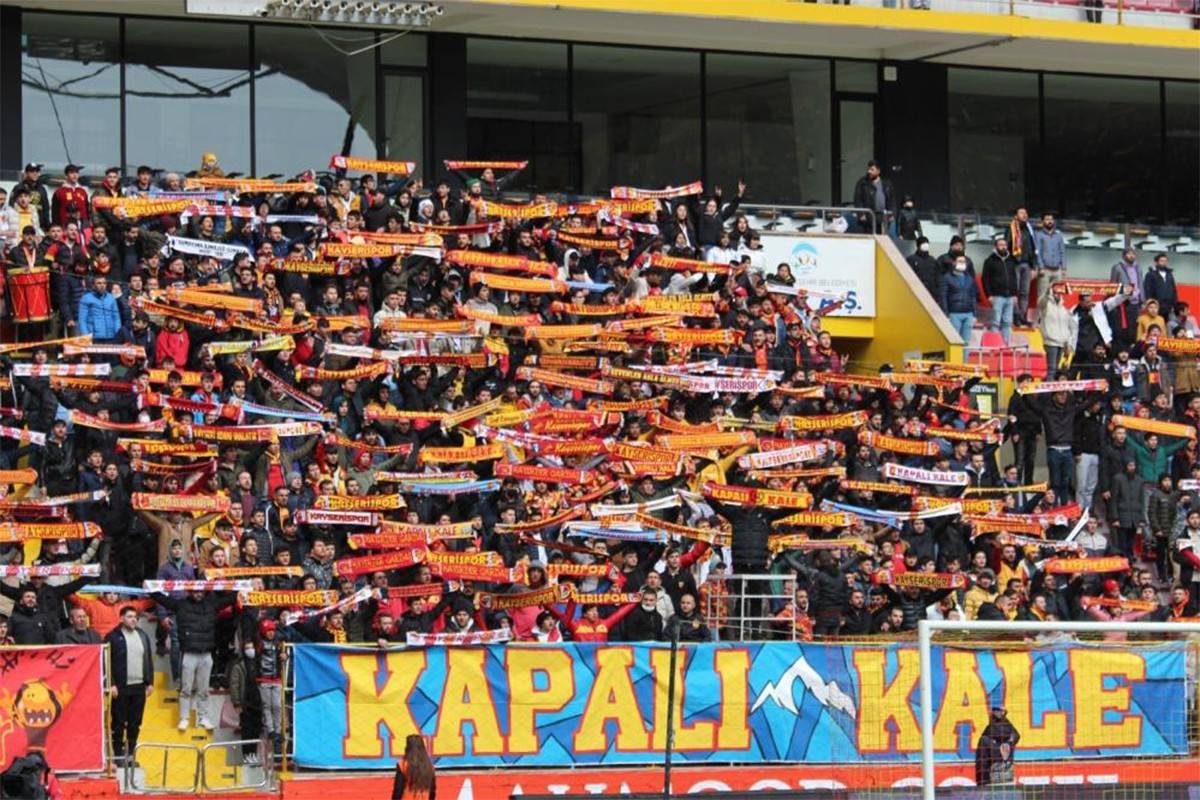 Kayserispor-Konyaspor maçını 7 bin 212 taraftar statta izledi