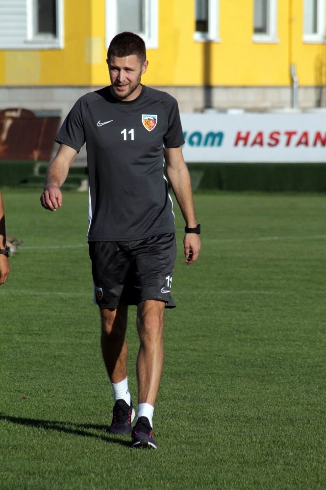 Kayserispor Kravets’i bırakmadı 
