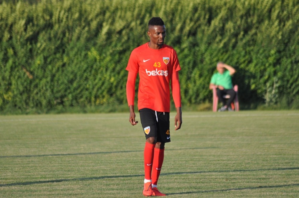 Kayserispor Mensah’ı satmayacak 