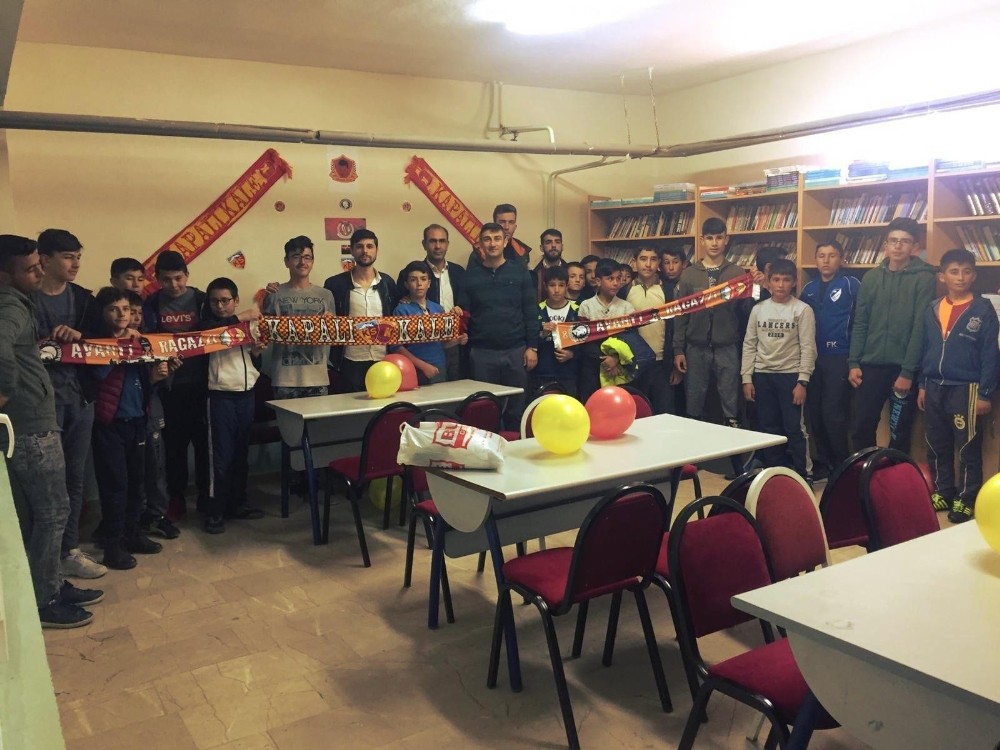 Kayserispor taraftarından kütüphane 