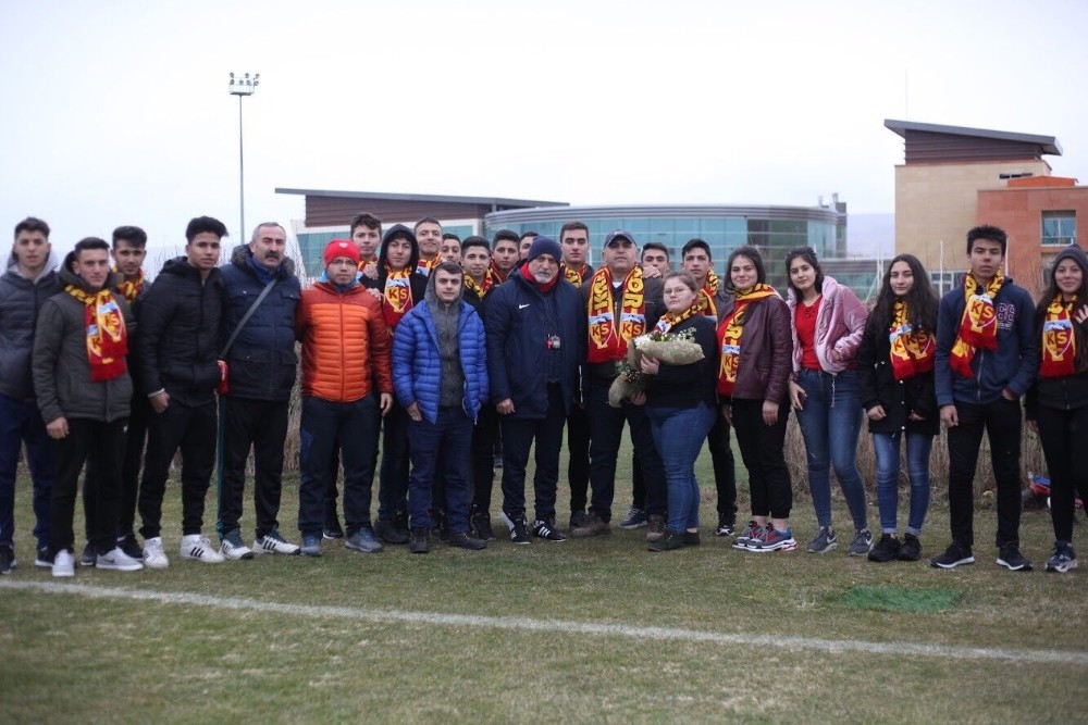 Kayserispor’a öğrencilerden ziyaret 