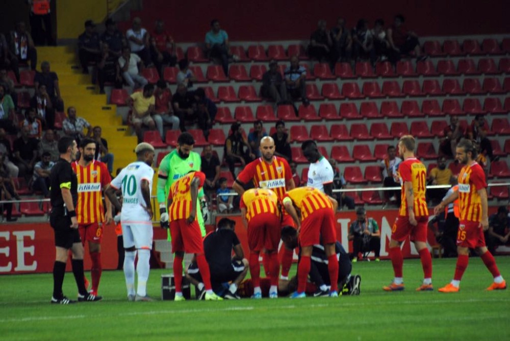 Kayserispor’da Alpay sakatlandı 