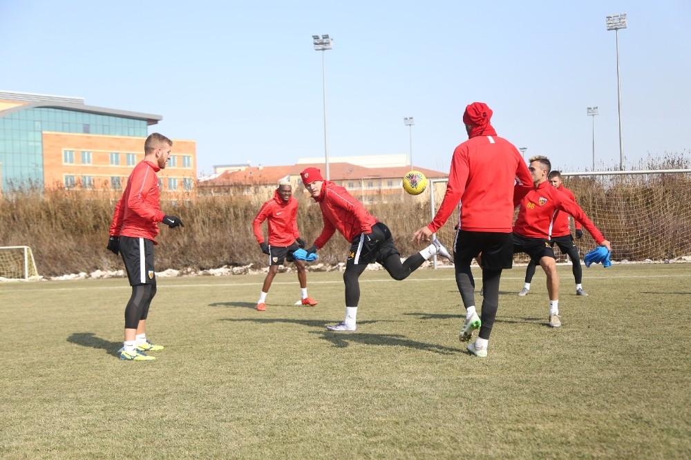Kayserispor’da Emre Taşdemir kadrodan çıkarıldı 