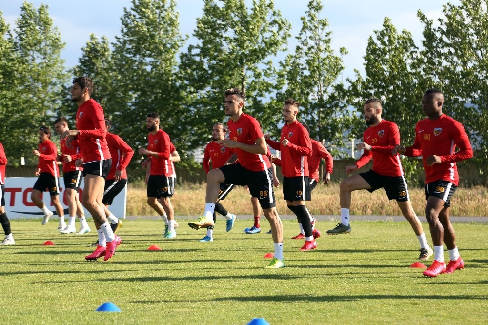 Kayserispor’da kadro şekilleniyor 