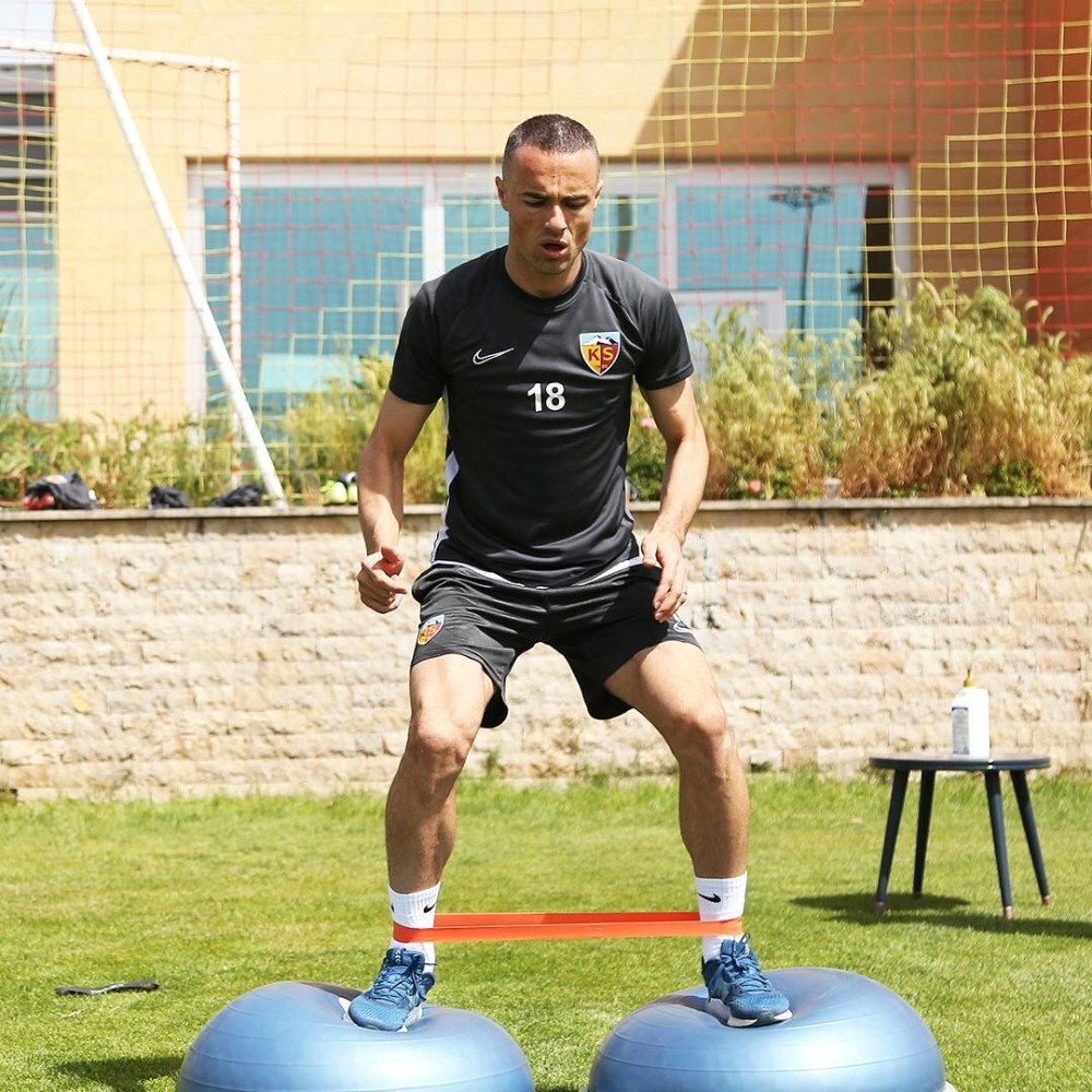 Kayserispor’da sağ bek Zoran’a emanet 