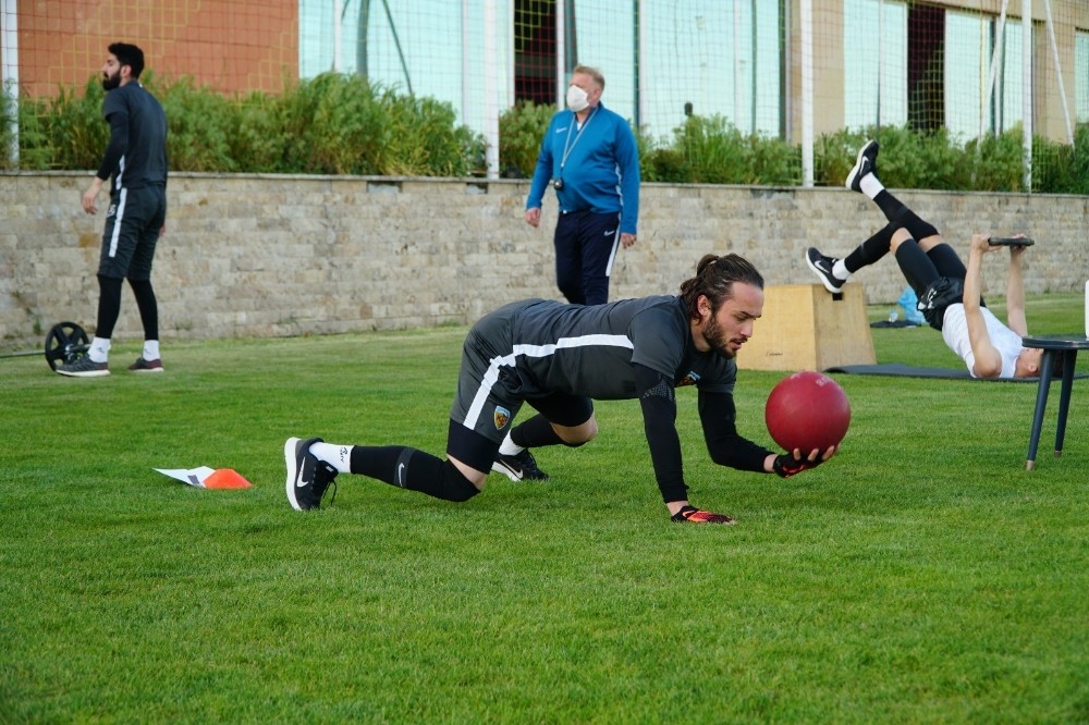 Kayserisporlu Ziya Alkurt: 
